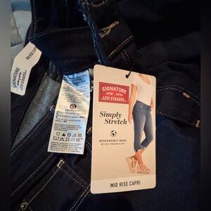 Levi's Women's Simply Stretch Capri Jeans - Dark Blue